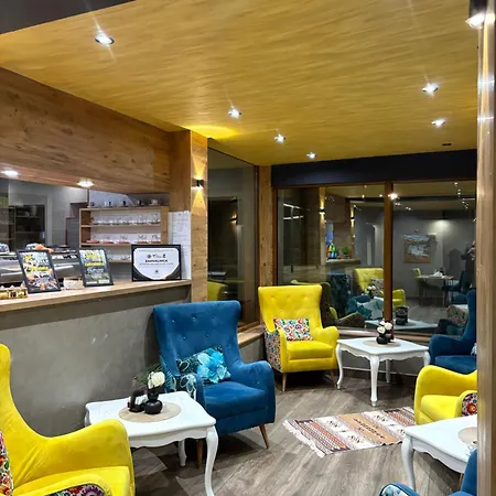 & Restaurant Lasva موتيل *