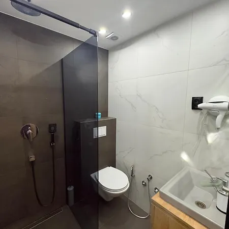 & Restaurant Lasva موتيل زينيتشا